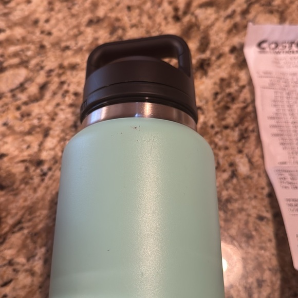 Yeti Rambler 36oz water bottle - Picture 4 of 4